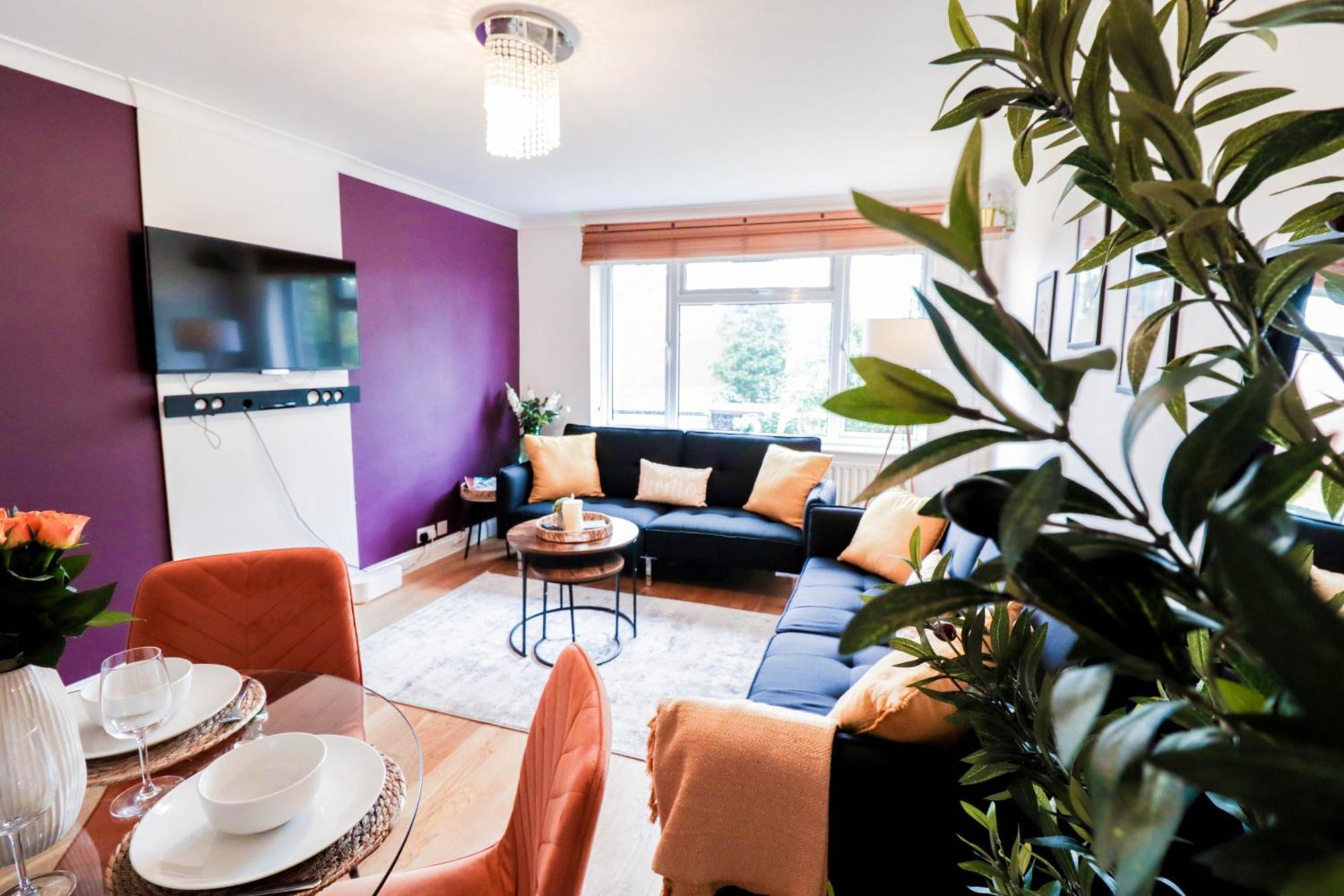 Perfect 2 Bedroom Flat Heathrow, Free Parking * Shepperton
