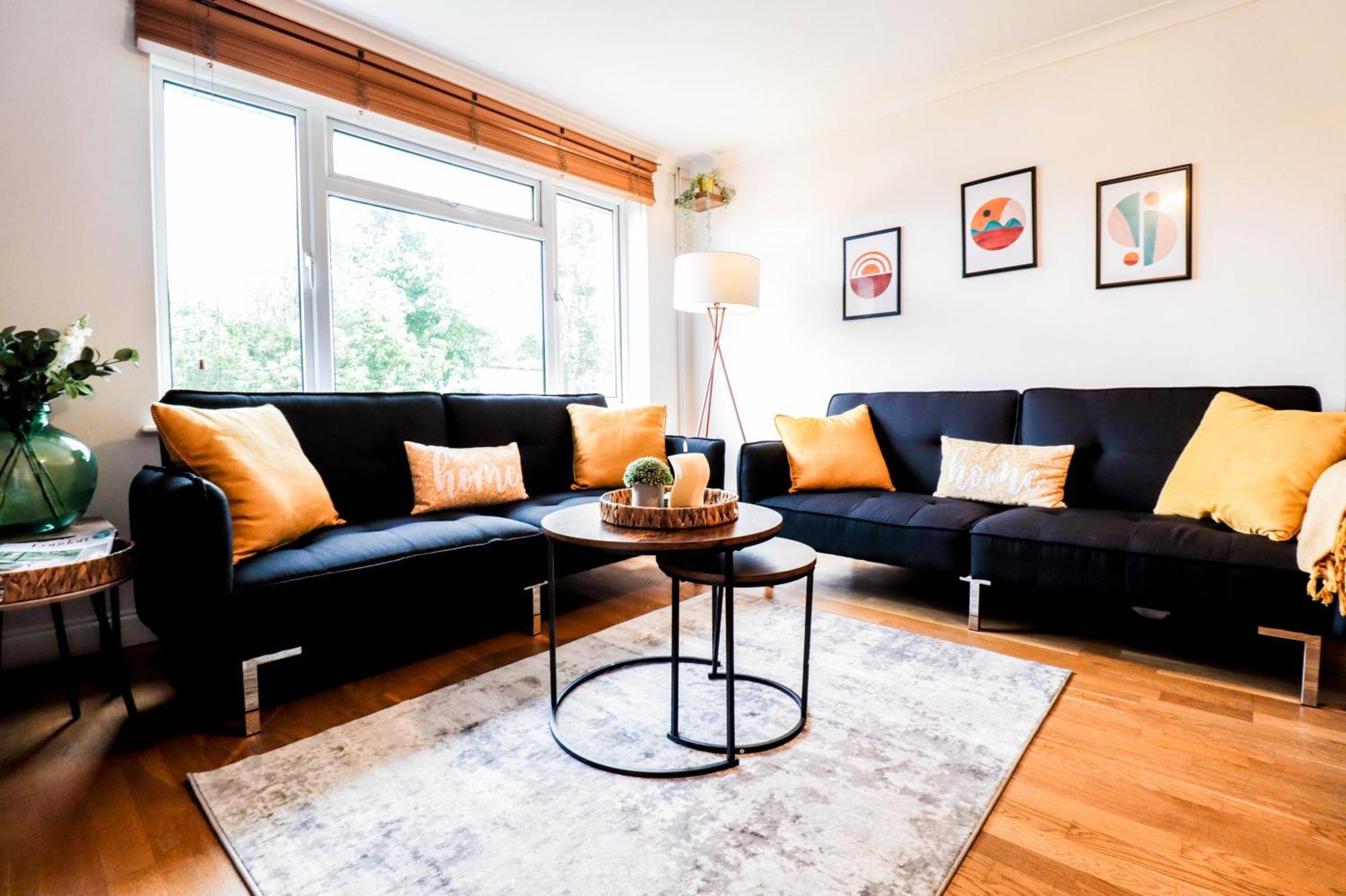 Perfect 2 Bedroom Flat Heathrow, Free Parking Apartment Shepperton