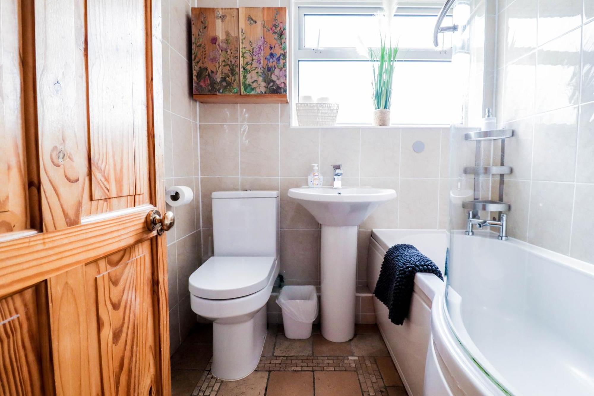 Perfect 2 Bedroom Flat Heathrow, Free Parking Shepperton