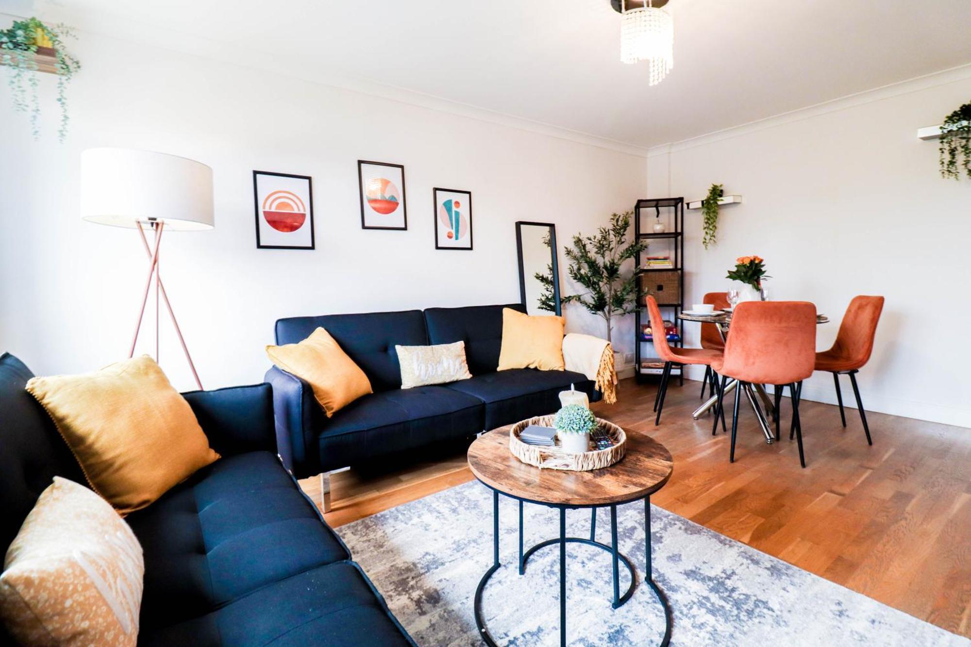 Perfect 2 Bedroom Flat Heathrow, Free Parking Apartment Shepperton