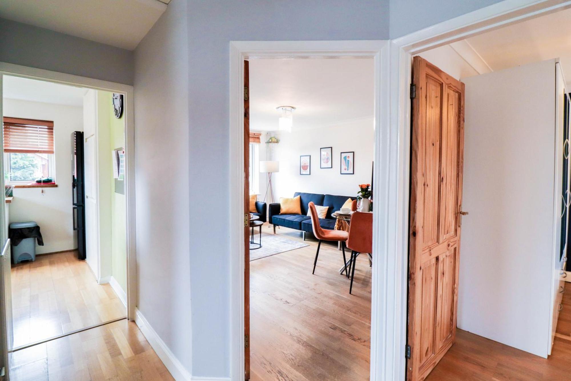 Perfect 2 Bedroom Flat Heathrow, Free Parking * Shepperton